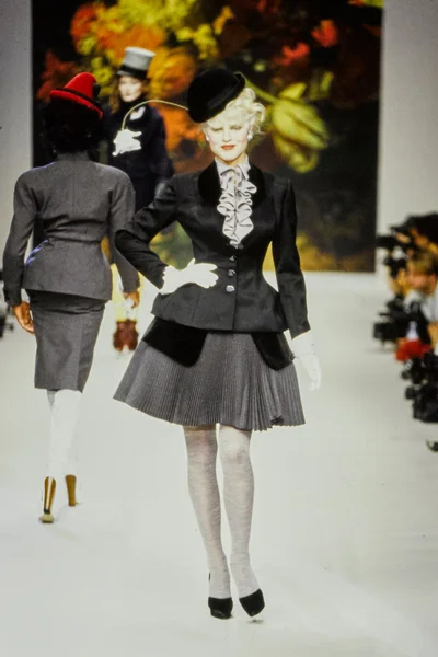 Look 3